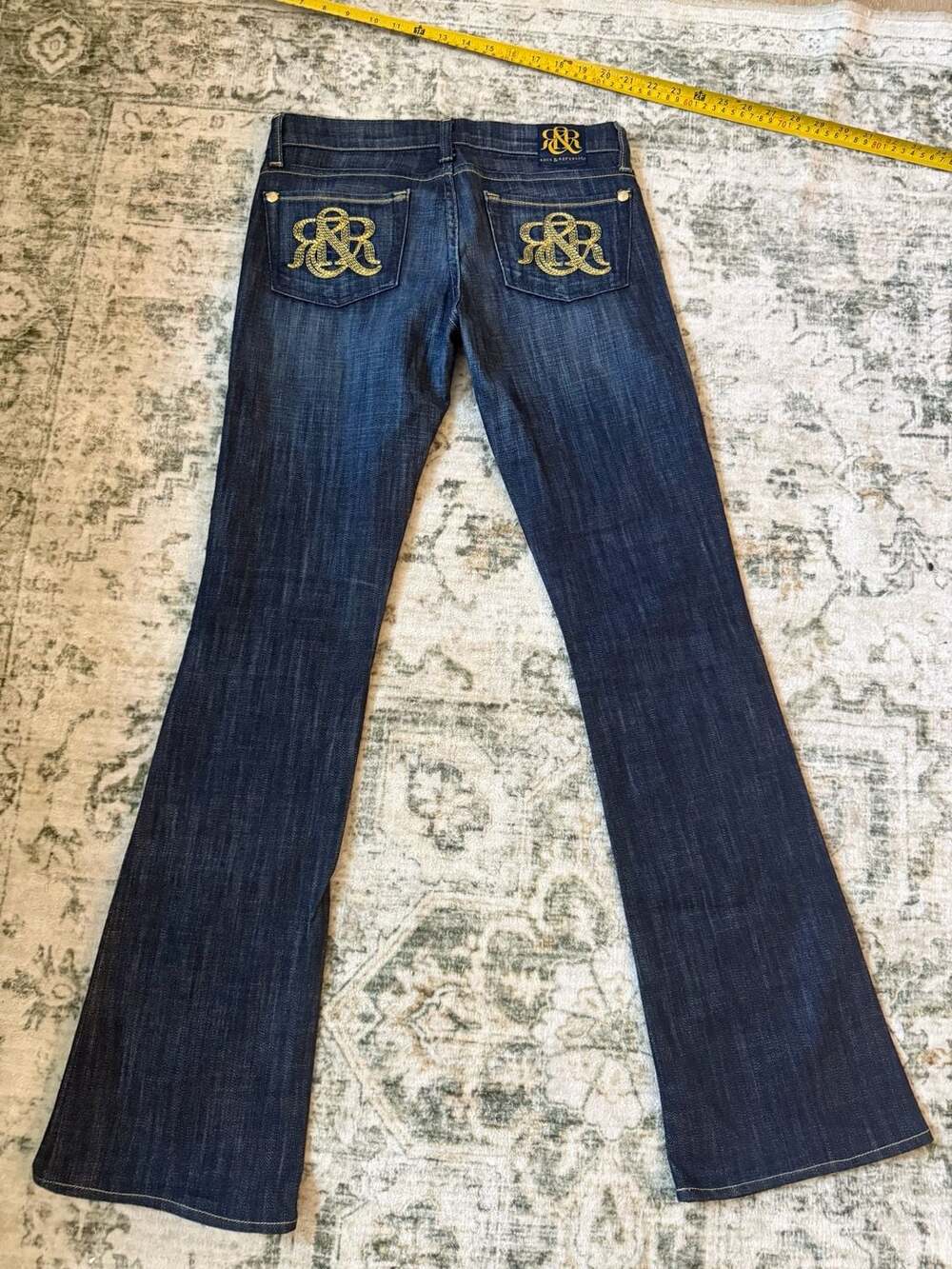 Rock & Republic Flare bootcut Jeans Dark Wash Embroidered Back Pocket
